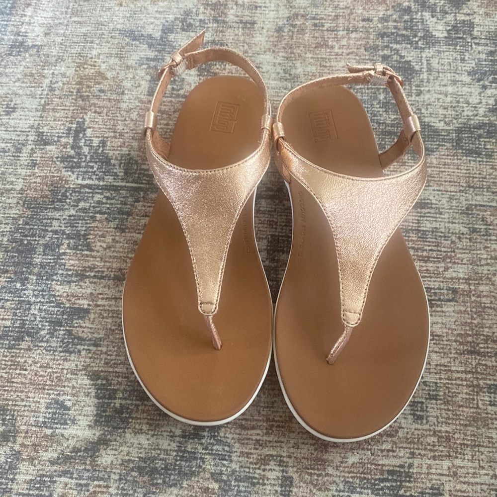 Fit flop sandal